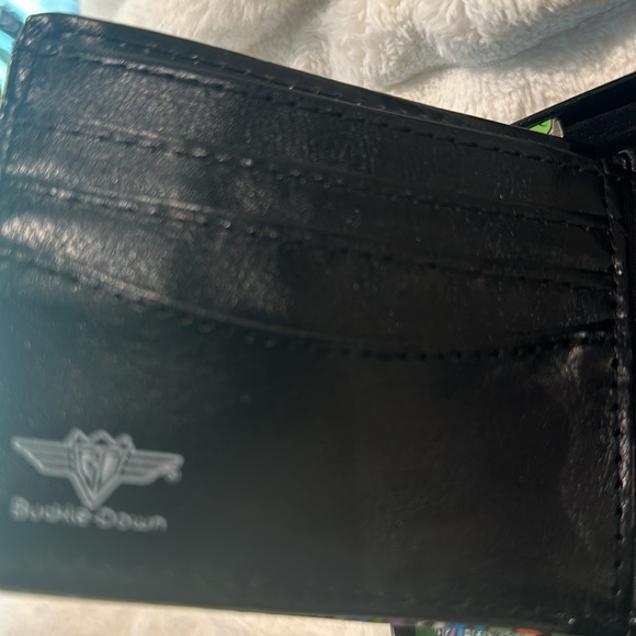 NWT Buckle Down Bi-Fold Wallet with Credit Cards, ID and Bill Slots. - Picture 5 of 10